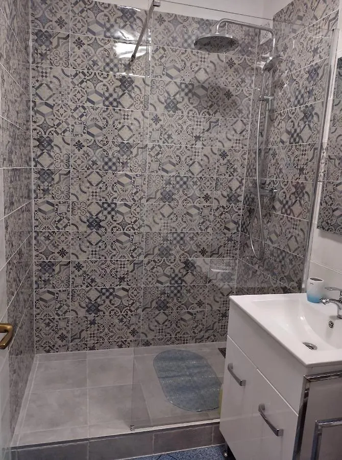 Piheno Zug Apartman بودابست شقة